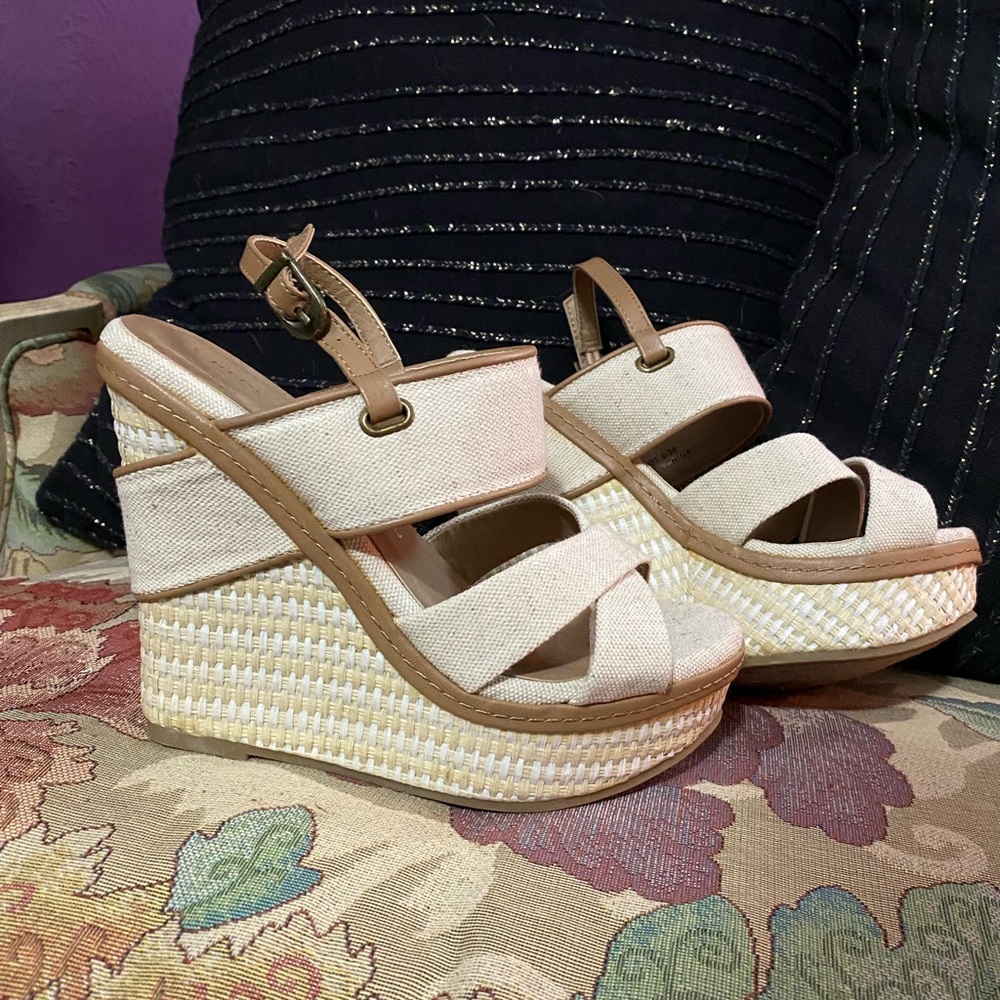Chinese Laundry wedge